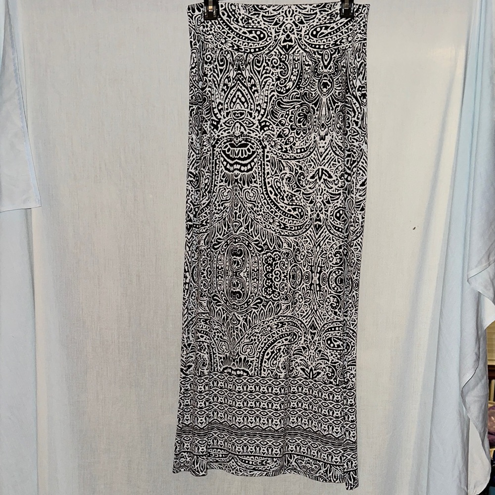 AB Studio Black and White Paisley Maxi Skirt